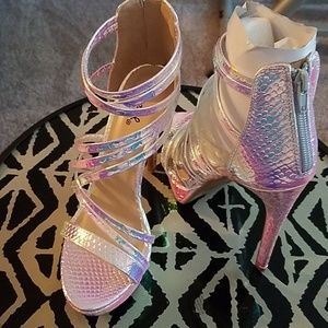 Brand New/6.5/Iridescent snake heels